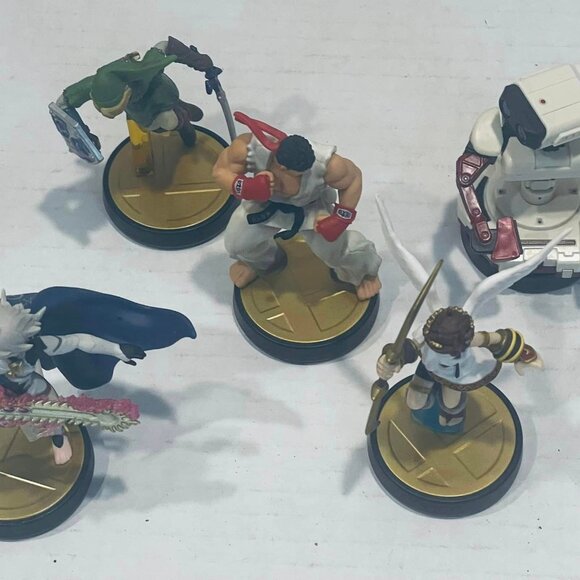 SUPER SMASH BRO NINTENDO AMIBO~Link~ Street Fighter Ry4~ Corrin Player~and MORE - Picture 3 of 14